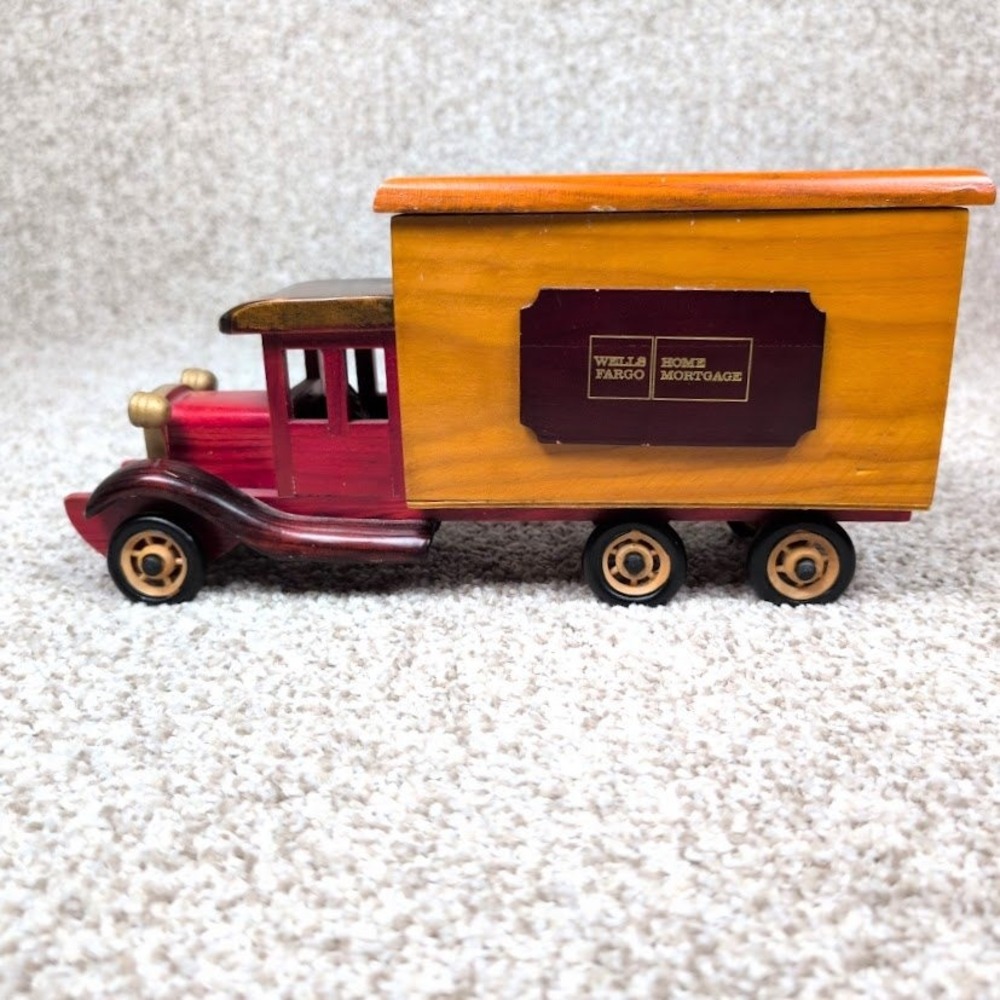 Wells Fargo‎ Home Mortgage Wooden Truck Coin Bank Collectible Decorative